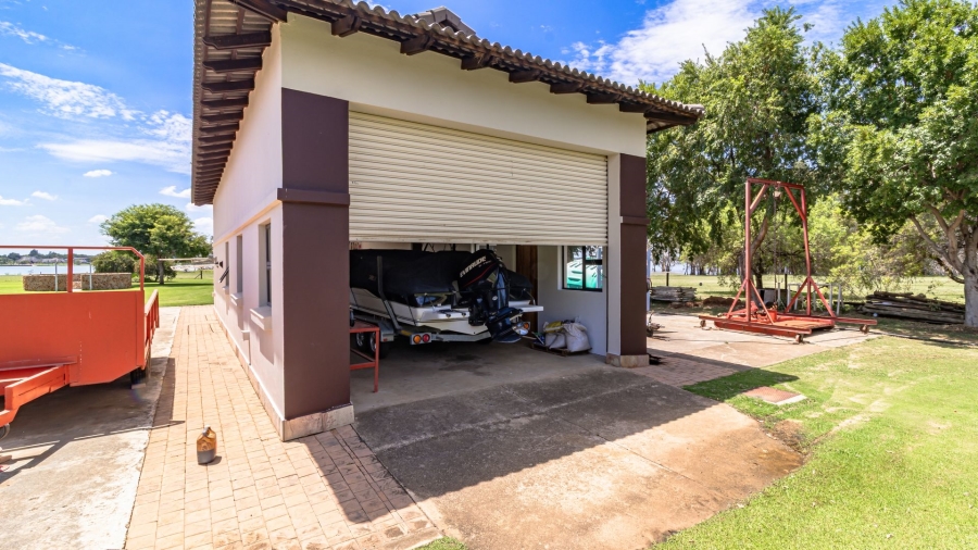 7 Bedroom Property for Sale in Metsimaholo Free State